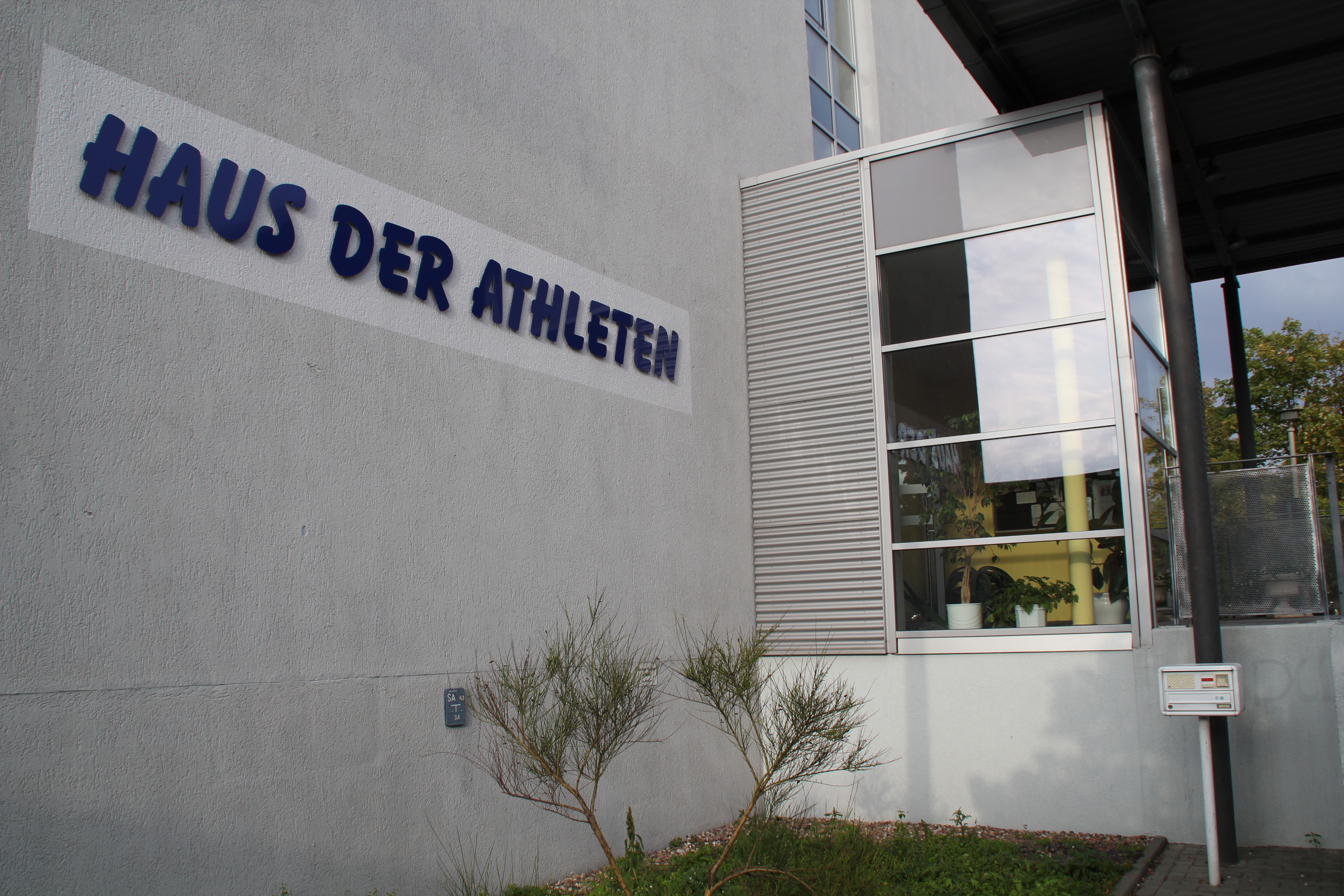tl_files/News/Gebaeude-Anlagen/Haus der Athleten Eingang.JPG